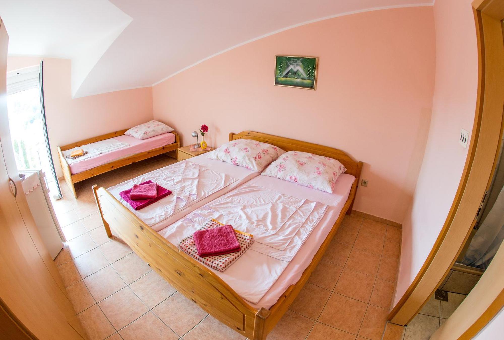 Guest House Almond Bečići Phòng bức ảnh