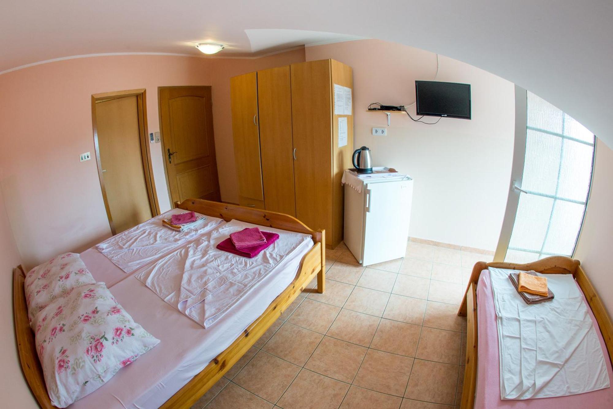 Guest House Almond Bečići Phòng bức ảnh