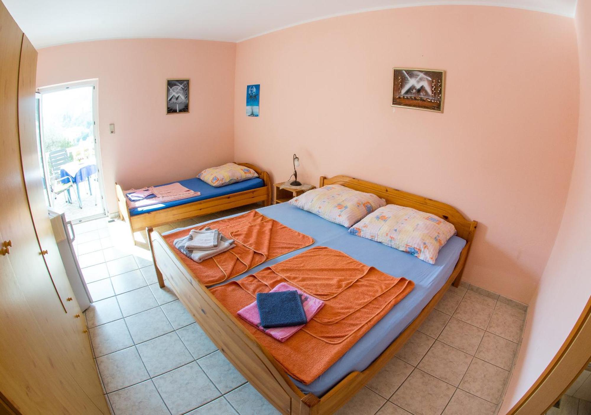 Guest House Almond Bečići Phòng bức ảnh