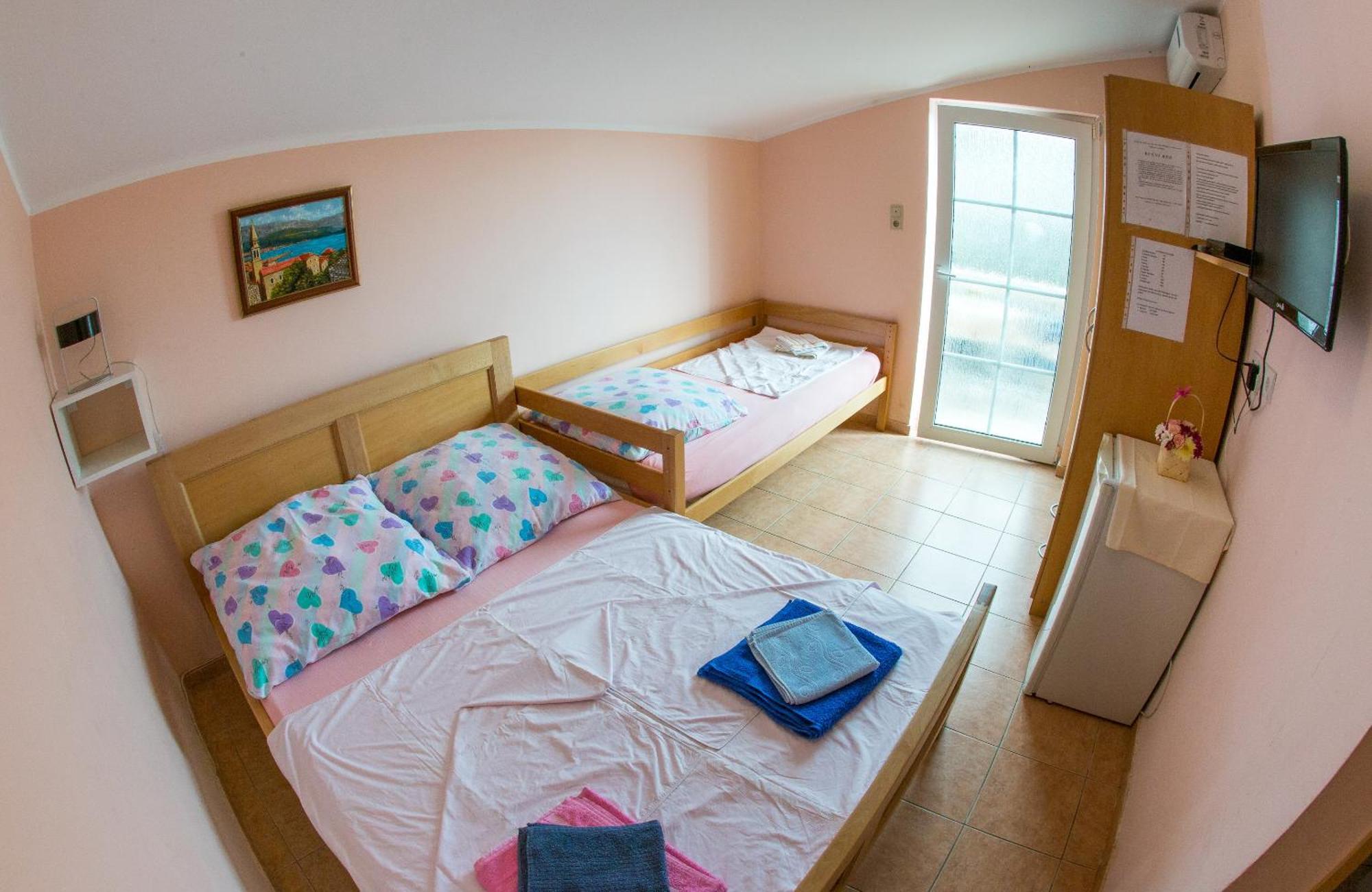 Guest House Almond Bečići Phòng bức ảnh