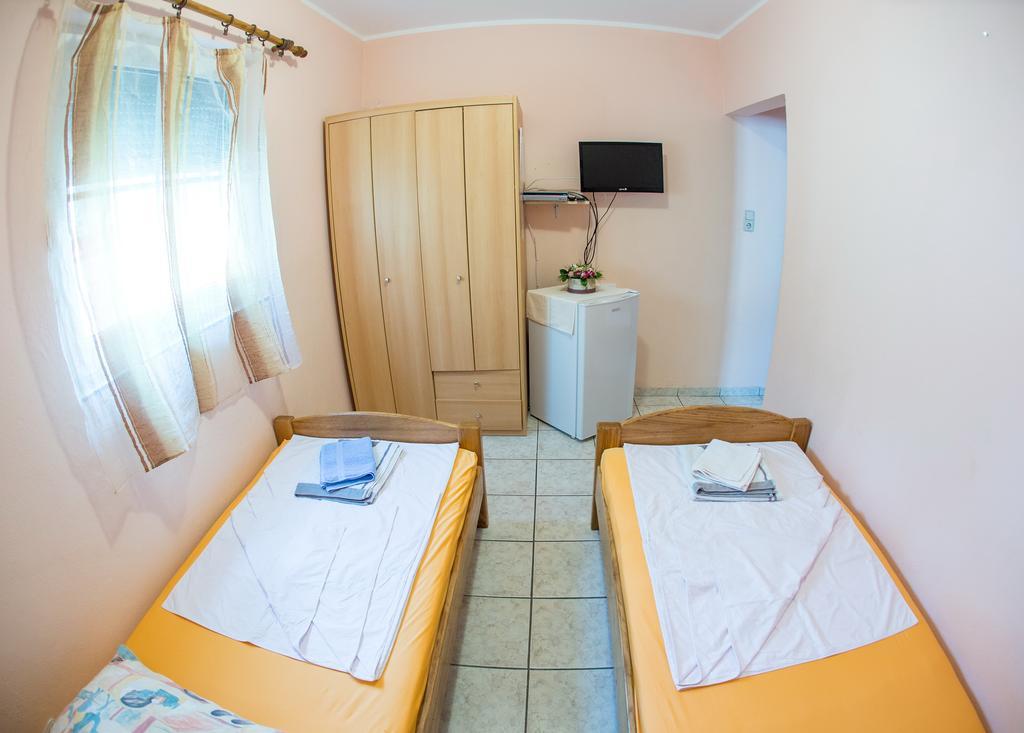 Guest House Almond Bečići Ngoại thất bức ảnh