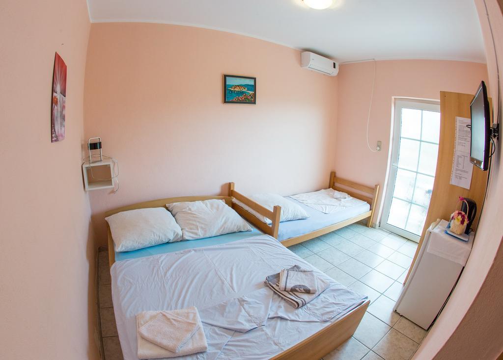 Guest House Almond Bečići Ngoại thất bức ảnh