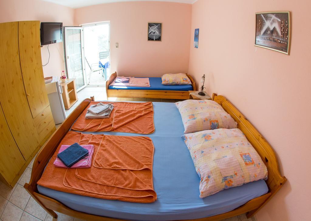 Guest House Almond Bečići Ngoại thất bức ảnh