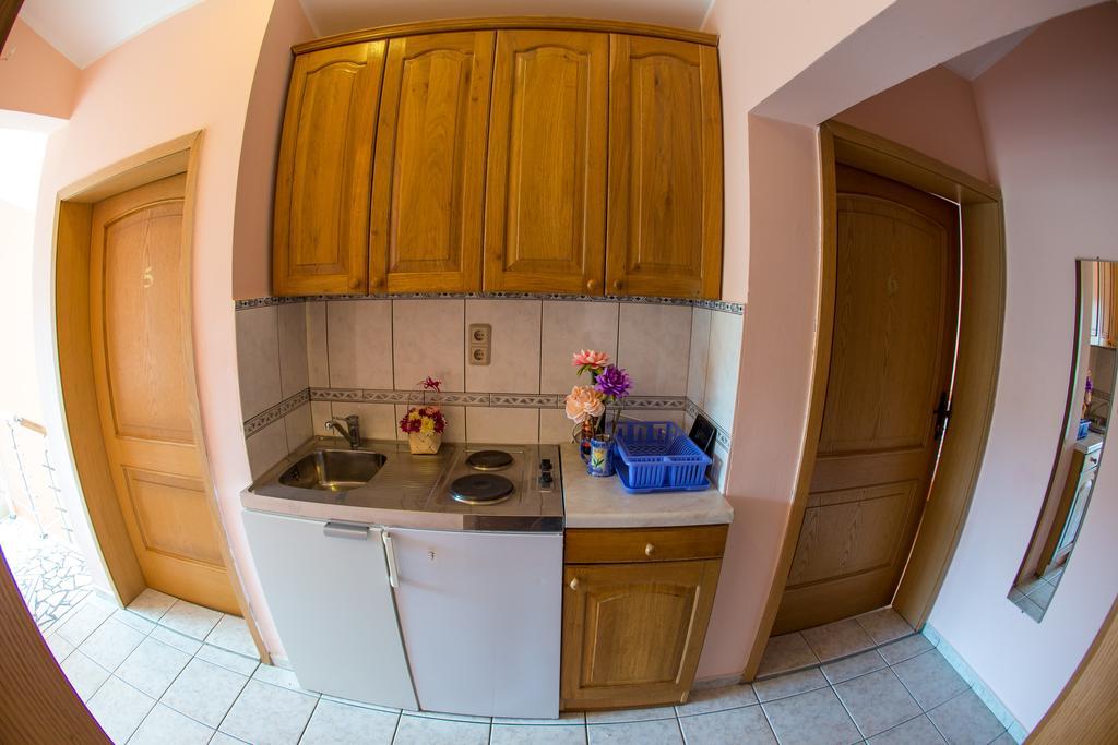 Guest House Almond Bečići Ngoại thất bức ảnh